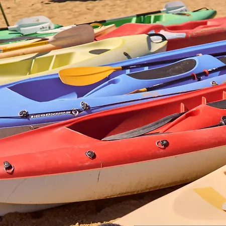 Family-friendly Poolside Tranquility Daire *