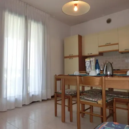 Daire Family-friendly Poolside Tranquility *