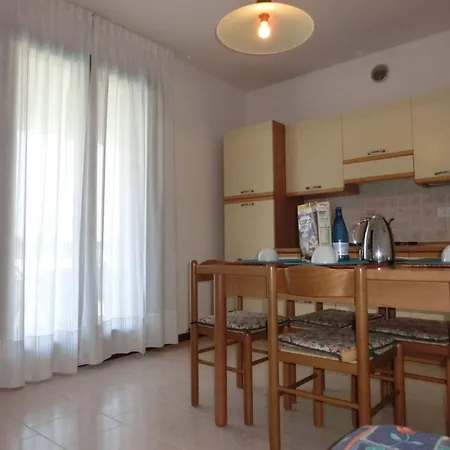 Family-friendly Poolside Tranquility Daire