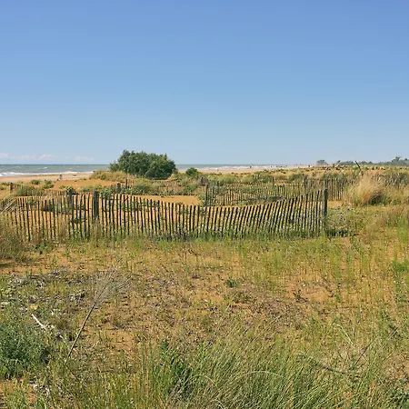 Lägenhet Family-friendly Poolside Tranquility *