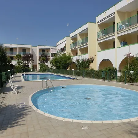 Family-friendly Poolside Tranquility Daire Bibione