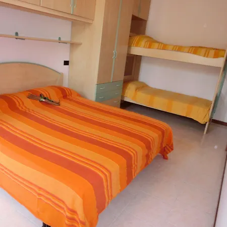 Daire Family-friendly Poolside Tranquility