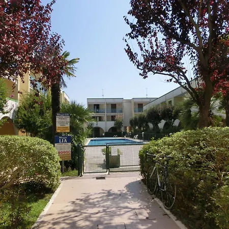 Family-friendly Poolside Tranquility Apartment