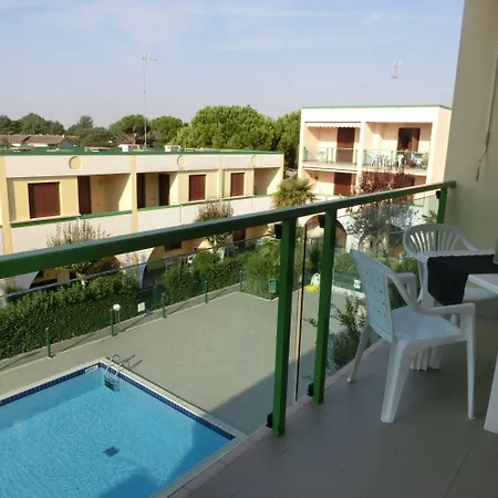 Apartment Family-friendly Poolside Tranquility *