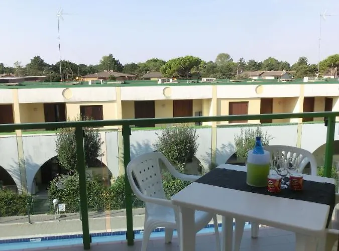 Family-friendly Poolside Tranquility Daire Bibione