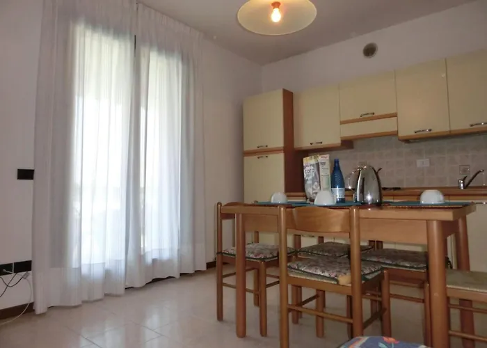 Daire Family-friendly Poolside Tranquility *