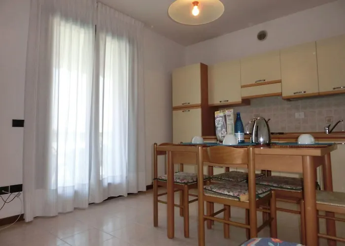 Family-friendly Poolside Tranquility Daire