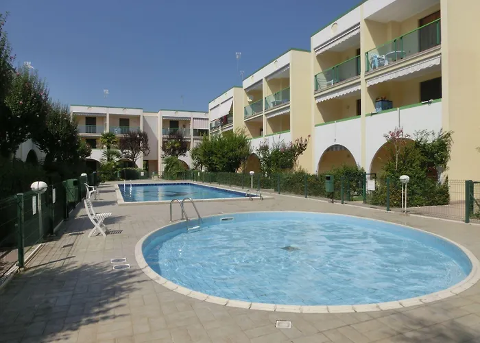 Family-friendly Poolside Tranquility Daire Bibione